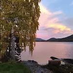 Ved Vravatnet I *